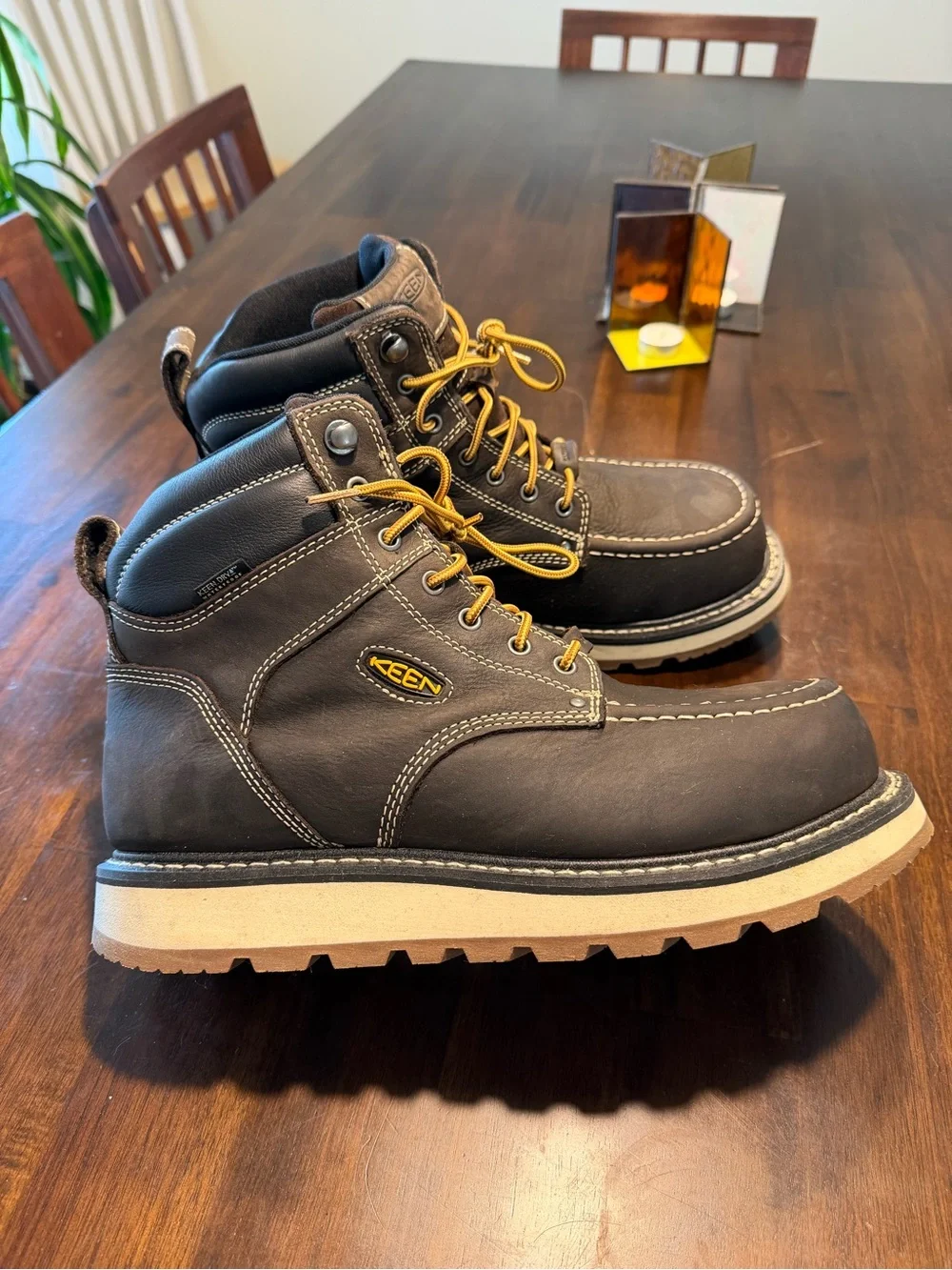 Keen men’s Cincinnati 6 inch waterproof boot carbon toe (wide, size 11.5)